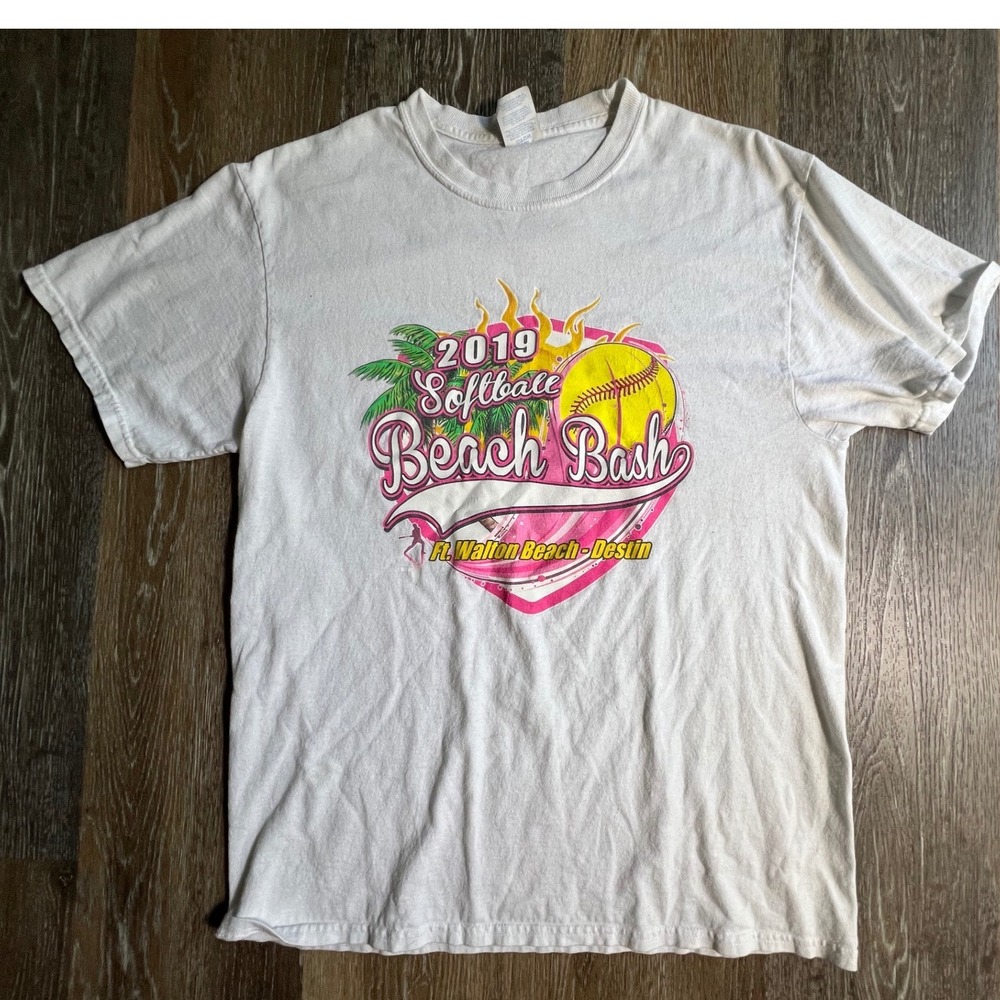Port & Company T-Shirt Unisex Medium White 2019 Softball Beach Bash Graphic Tee